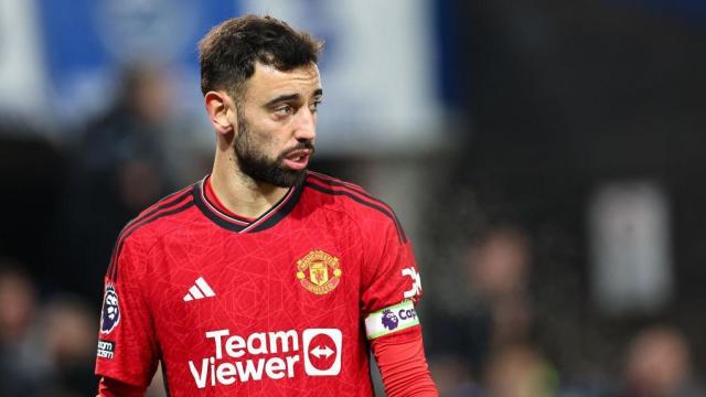 Manchester United captaincy is a heavy burden but Bruno Fernandes is the only choice